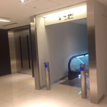 ラウンジ内の様子3