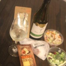 買ってきた商品をホテルの客室でいただきました～