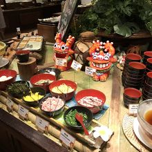 沖縄料理もある