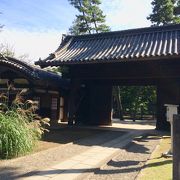 風格ある大名屋敷の門