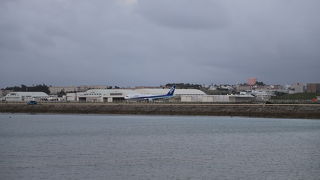 飛行機の離発着が見れます