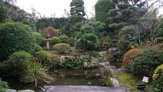 それなりの格式を感じさせる庭