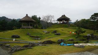 ちょっと浮世離れした優雅な世界が広がっています。