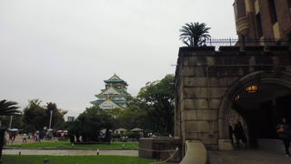 天守閣前の広場