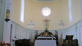 中は清潔な感じの教会