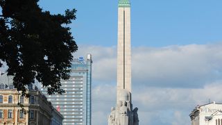 １９３５年のラトヴィア独立の時に作られた記念碑です。