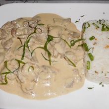 一番人気のストロガノフ。ほとんどのテーブルでオーダー入ります