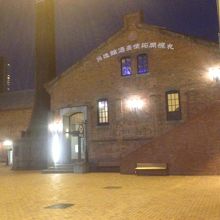 ライトアップされたレトロな建物1