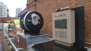 忘れられたようにひっそりと。