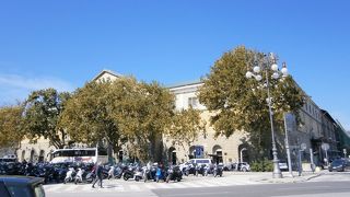 雑然とした雰囲気