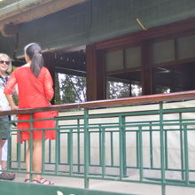 こんな感じの高床式住宅見学ルート