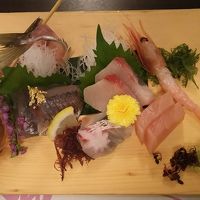 夕食のお造り。これで1人前です。