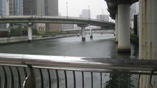 中之島の北側を流れる川