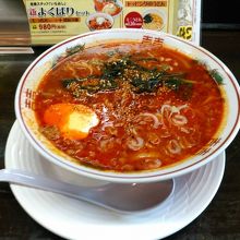 カルビラーメンです。見た目ほど辛くないです