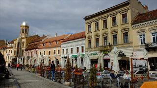 黒の教会や歴史博物館（旧市庁舎）がある大きな広場