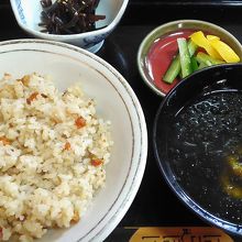 うにめし定食（あおさみそ汁付）