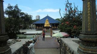 湖の寺院