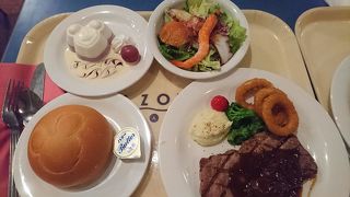 11/1の夜は店内半分のみ営業