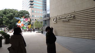 団体ツアーの集合場所はガーデンテラス紀尾井町モニュメント前