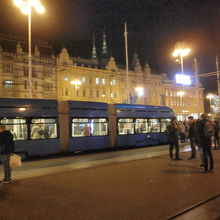 イェラチッチ広場のトラム