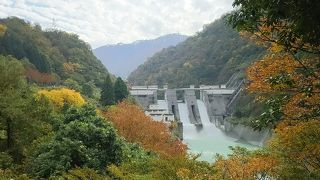道路脇に展望台があります