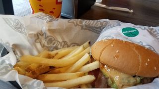 ボリュームたっぷりのバーガー