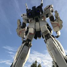 外にガンダムがいます！