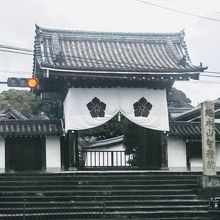 東山七条、桔梗紋が目印の「智積院」
