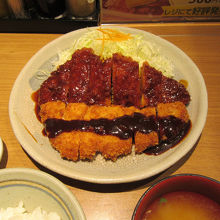 手前がソース味、奥が味噌ドバドバ味