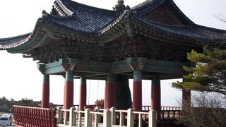 斜面から突き出た・・・