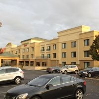 ホテル外観。低層のホテルです。