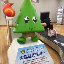 大館能代空港にあるスギッチのオブジェ