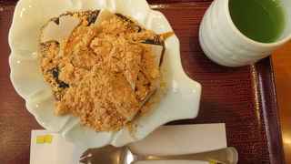 店内で久寿餅を食べました