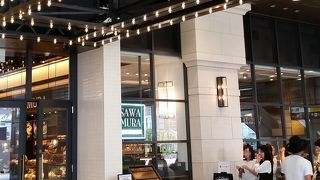 ケーキが豊富なので女性客比率高し。