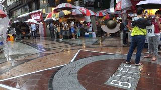 屋台の出店がいっぱい