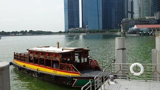 マーライオンパークからマリーナベイサンズへの水上バス