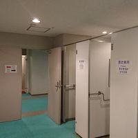 プール更衣室、女性専用もあり