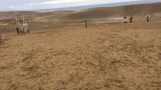 展望台からリフトで砂丘に降り立ちました