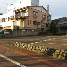 「山本五十六記念館」の看板がなければ…