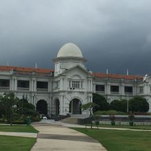 駅前の広場から