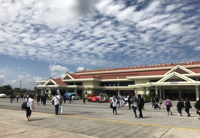 ナコーンシータマラートへは飛行機で