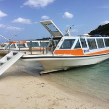 こちらのグラスボートに乗りました。