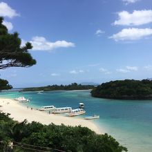 遊歩道を歩きながら素敵な風景を眺めます。