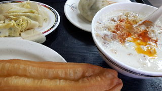 列が絶えない名店