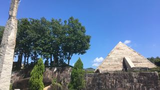 ピラミッド探検や鉱石探しの体験