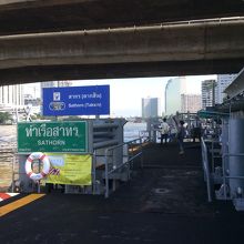 ホテルの無料送迎船乗り場から