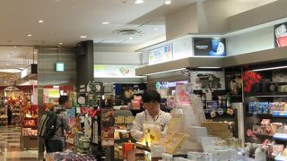 目薬やマスクなど。