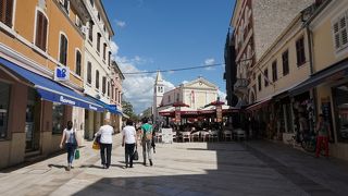 【ポレチュ】スロボデ広場のカトリック教会