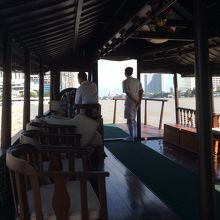 ペニンシュラホテルの無料送迎船に乗る