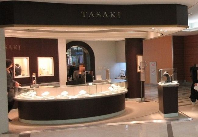 御馴染み田崎真珠のお店が成田空港にもありました。